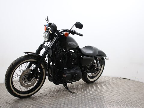Harley-Davidson Sportster XL883N IRON 6