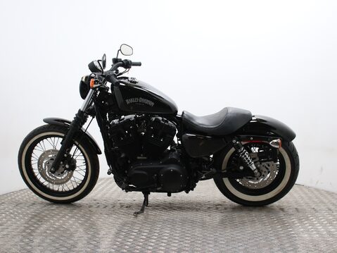 Harley-Davidson Sportster XL883N IRON 8