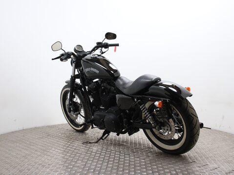 Harley-Davidson Sportster XL883N IRON 9