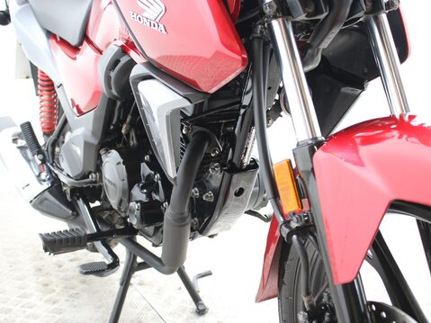 Honda CB CBF 125 M-M 15