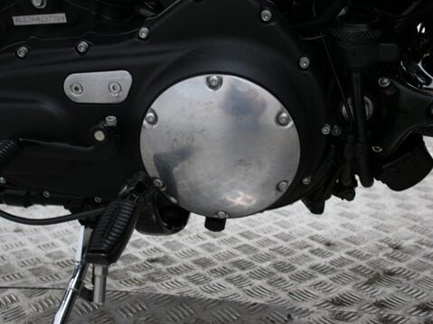Harley-Davidson Sportster XL 883 N IRON 23