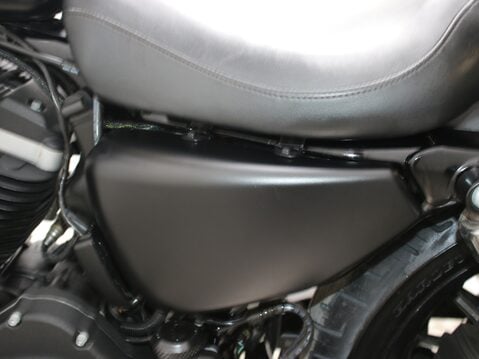 Harley-Davidson Sportster XL 883 N IRON 25