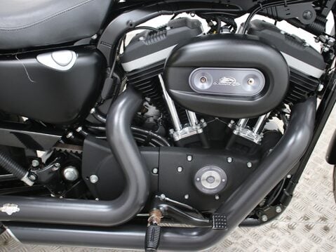 Harley-Davidson Sportster XL 883 N IRON 31