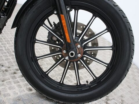 Harley-Davidson Sportster XL 883 N IRON 32