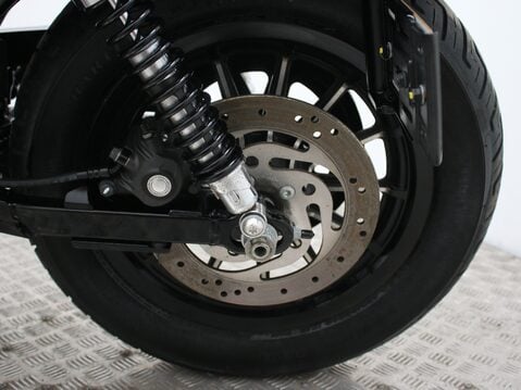 Harley-Davidson Sportster XL 883 N IRON 13