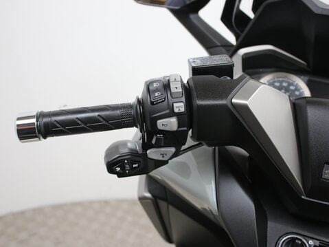 Honda Forza NSS 350 A-N 29