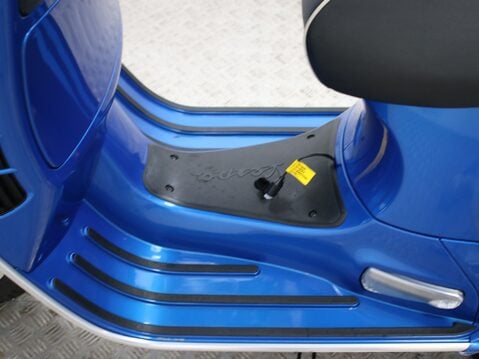 Piaggio Vespa GTS 300 VESPA GTS 300 SUPER ABS 24