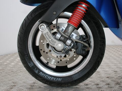 Piaggio Vespa GTS 300 VESPA GTS 300 SUPER ABS 32