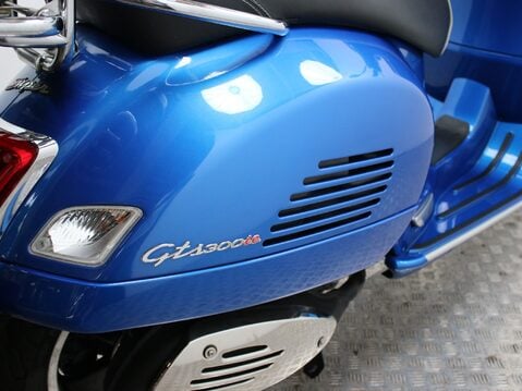 Piaggio Vespa GTS 300 VESPA GTS 300 SUPER ABS 34