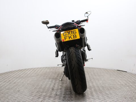 Triumph Speed Triple 1050 SPEED TRIPLE S 1050 11