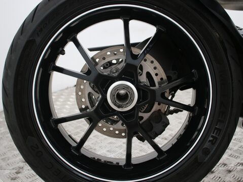 Triumph Speed Triple 1050 SPEED TRIPLE S 1050 19