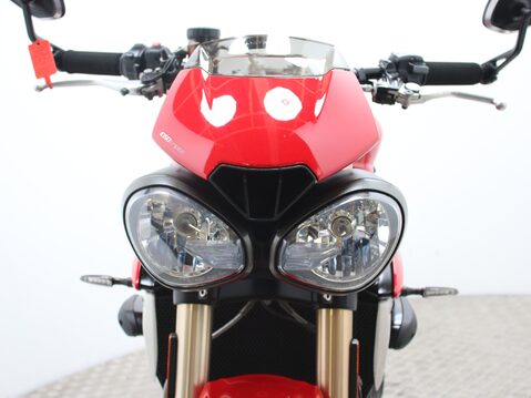Triumph Speed Triple 1050 SPEED TRIPLE S 1050 32