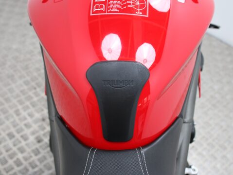 Triumph Speed Triple 1050 SPEED TRIPLE S 1050 23