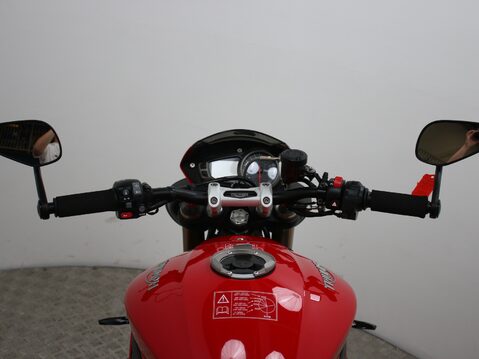 Triumph Speed Triple 1050 SPEED TRIPLE S 1050 14