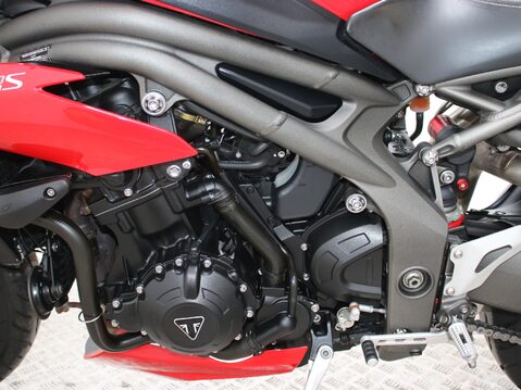 Triumph Speed Triple 1050 SPEED TRIPLE S 1050 34