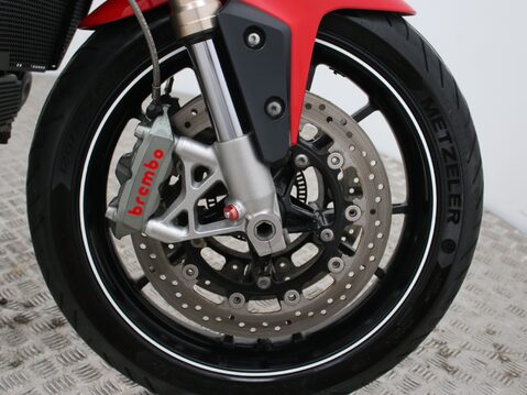 Triumph Speed Triple 1050 SPEED TRIPLE S 1050 37
