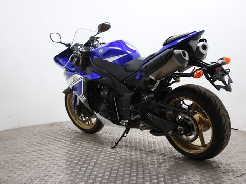 Yamaha R1 YZF-R1 9