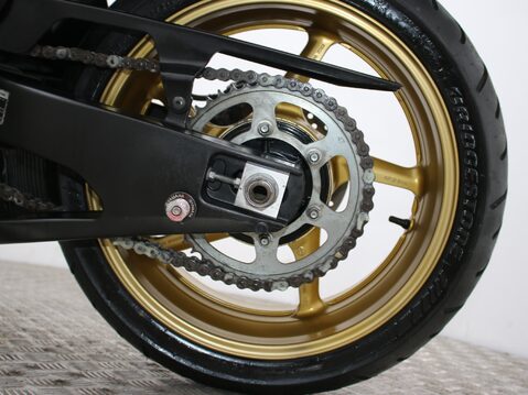 Yamaha R1 YZF-R1 27