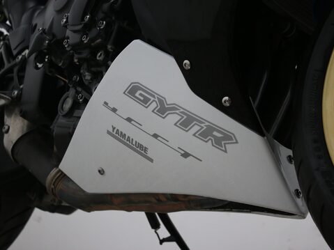 Yamaha R1 YZF-R1 23