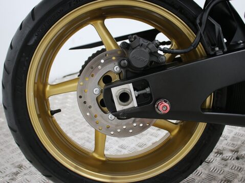 Yamaha R1 YZF-R1 24