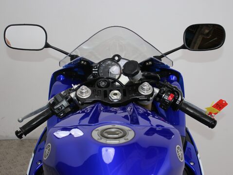 Yamaha R1 YZF-R1 14