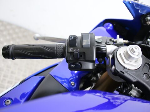 Yamaha R1 YZF-R1 34