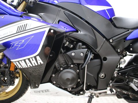 Yamaha R1 YZF-R1 29