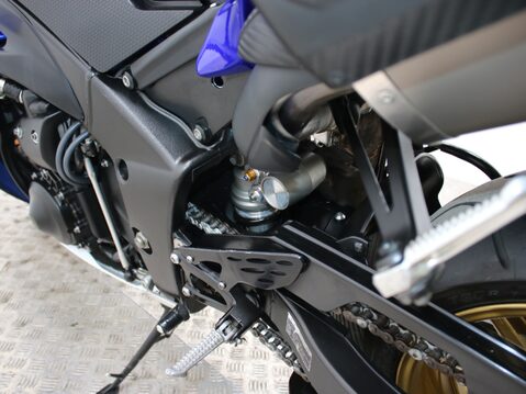 Yamaha R1 YZF-R1 28