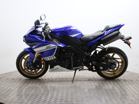 Yamaha R1 YZF-R1 8