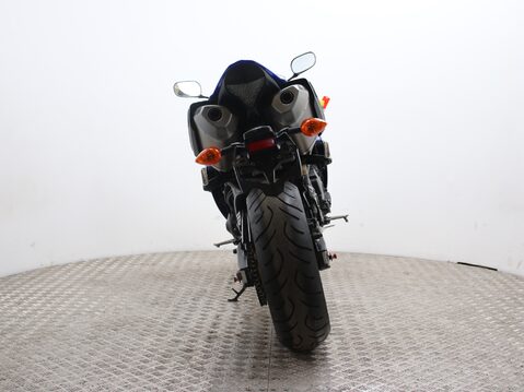 Yamaha R1 YZF-R1 11