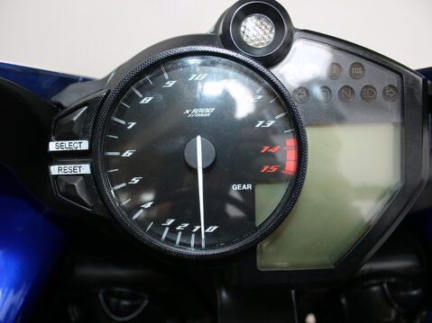 Yamaha R1 YZF-R1 15