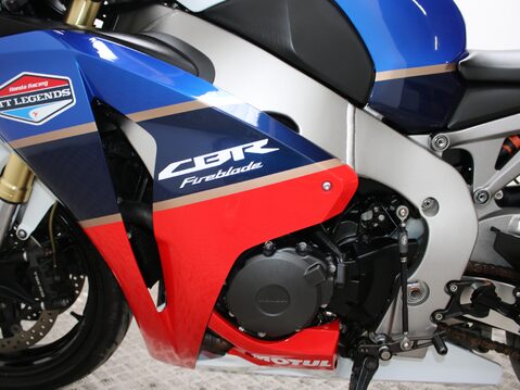 Honda CBR1000RR Fireblade CBR 1000 RR 22