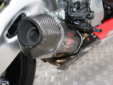 Honda CBR1000RR Fireblade CBR 1000 RR 30