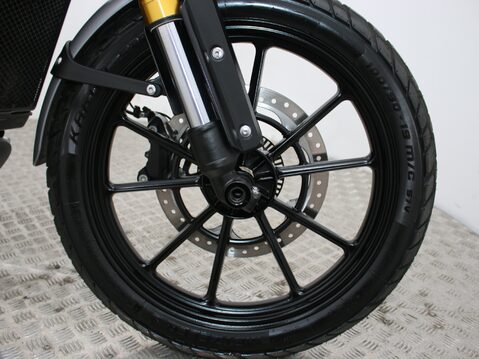 Triumph Scrambler 400 X SCRAMBLER 400X 35