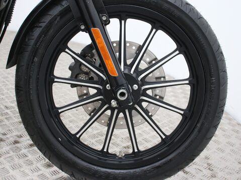 Harley-Davidson Sportster XL883N 18