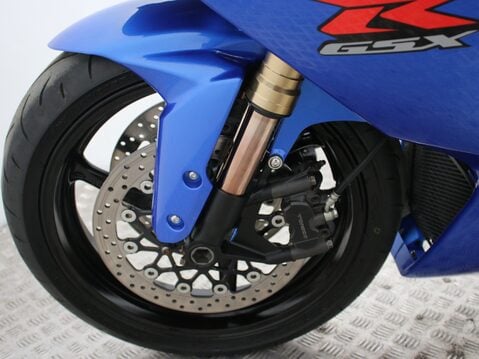 Suzuki GSX-R1000 GSX-R1000 L1 28