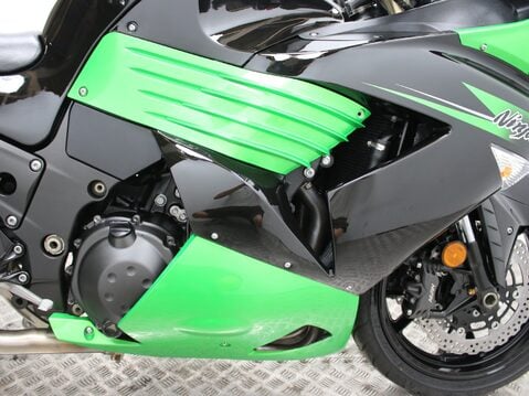 Kawasaki ZZR1400 ZX-14R 22