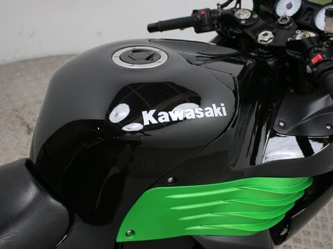 Kawasaki ZZR1400 ZX-14R 18