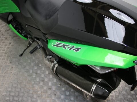 Kawasaki ZZR1400 ZX-14R 28