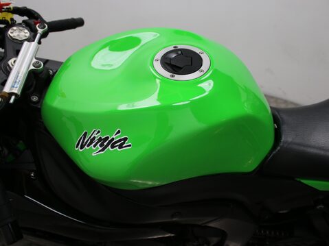 Kawasaki ZX-6R ZX600RAF 32