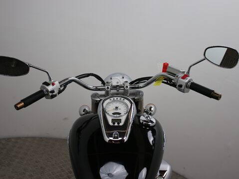 Suzuki Intruder 800 VL800 L1 14