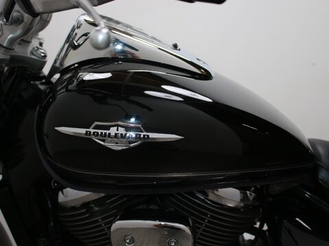 Suzuki Intruder 800 VL800 L1 28