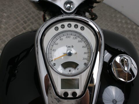 Suzuki Intruder 800 VL800 L1 15