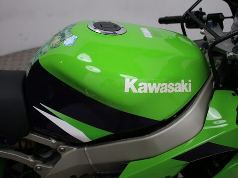 Kawasaki ZX-9R ZX 900 E1 22