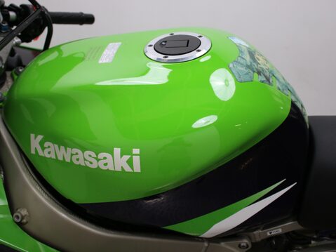 Kawasaki ZX-9R ZX 900 E1 29