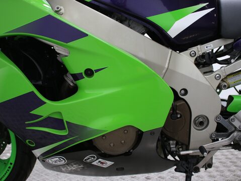 Kawasaki ZX-9R ZX 900 E1 31