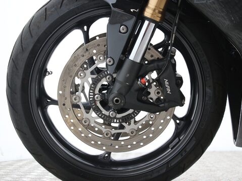 Triumph Daytona 675 DAYTONA 675 ABS 27