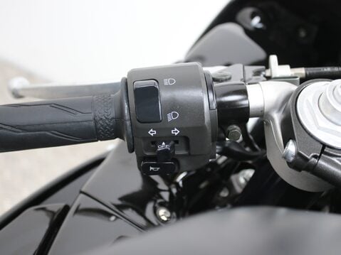 Yamaha R1 R1 (11MY) 25
