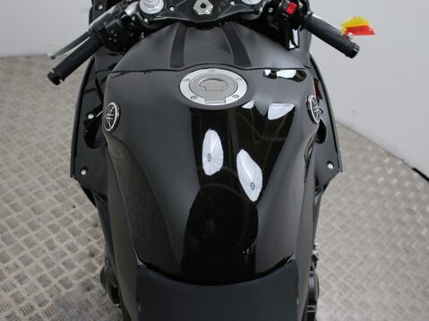 Yamaha R1 R1 (11MY) 17