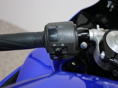 Yamaha R1 24